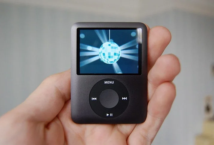 Making Video Intuitive: An Explainer Embedded Image - XU5wS5